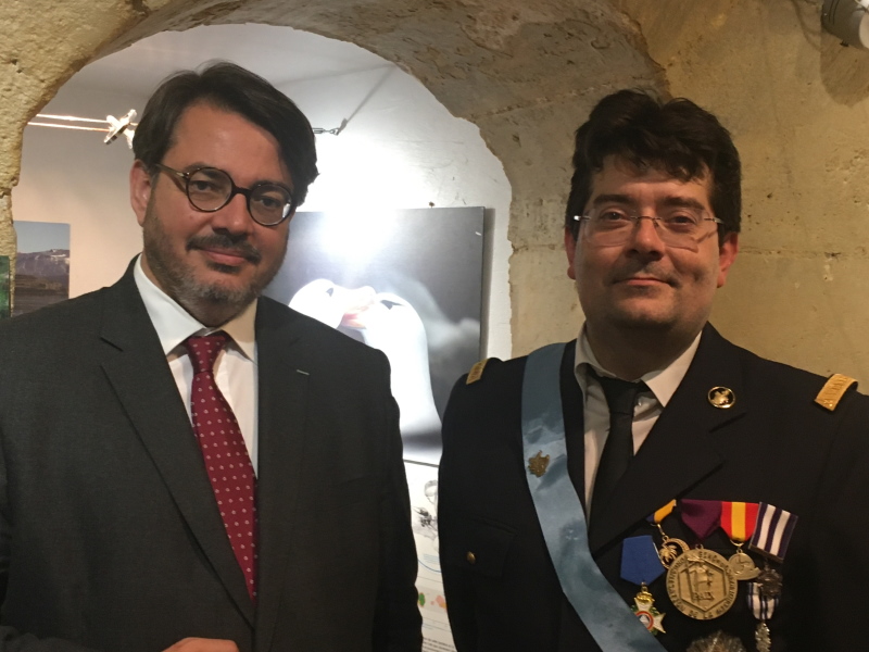 L’Empereur s’initie à l’argot des manchots