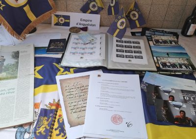La table d'exposition angyalistanaise